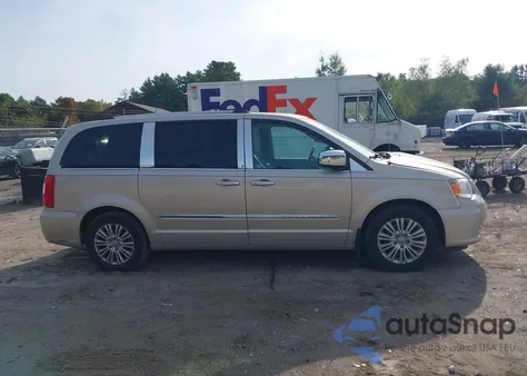 2014 Chrysler Town & Country Limited z USA, uszkodzony, nr VIN 2C4RC1GGXER234280